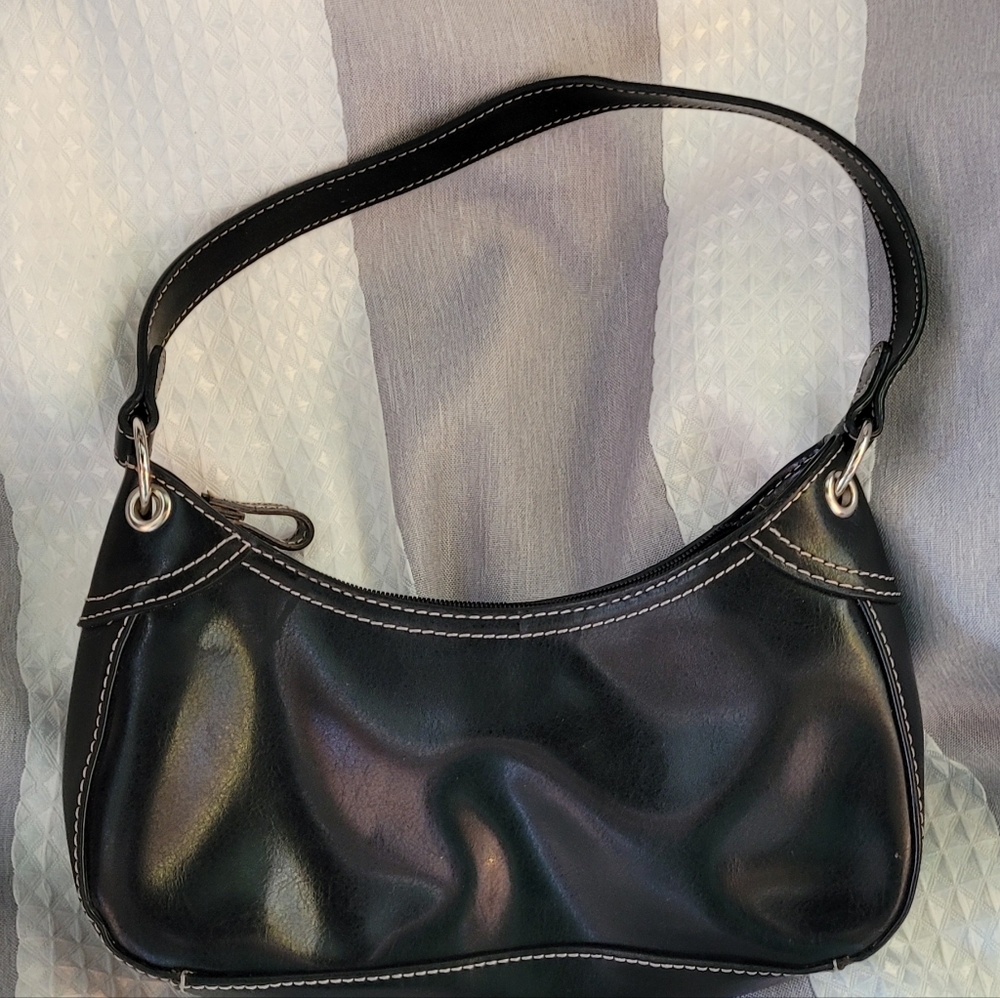 BLACK VILLAGER BAG BY LIZ CLAIBORNE